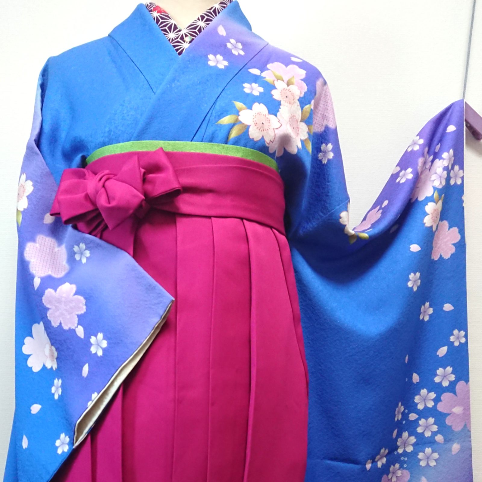 卒業式袴コーデ 青 ピンク 紫 桜 グラデーション ファミリーで通える蓮根駅から徒歩2分の美容室rhyme ライム